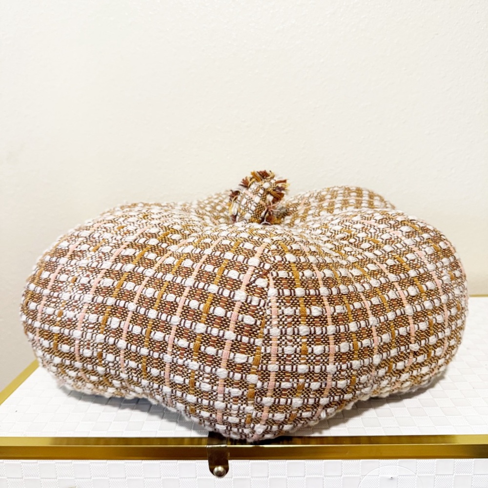 At Home Yarn Dyed Woven Pumpkin Shaped Boucle Tweed Throw Pillow NEW - Picture 12 of 15